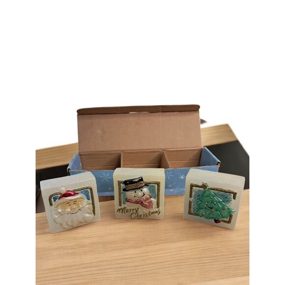 Set of 3 Holiday Floating Wax Wick Candles - Picture 2 of 8